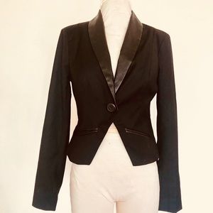 Cropped jacket with leather trim.